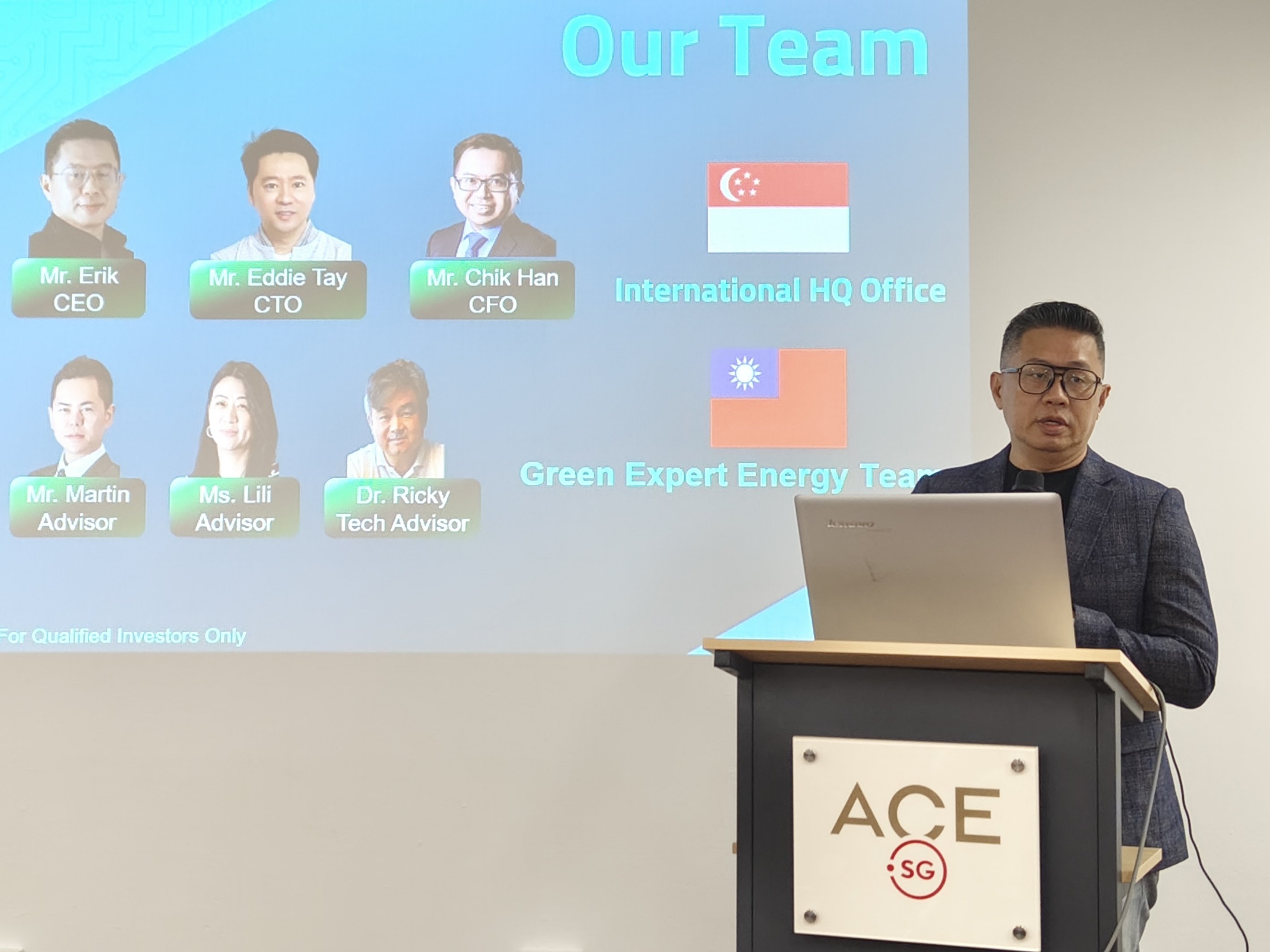 Erik showcasing Haily to VCs.